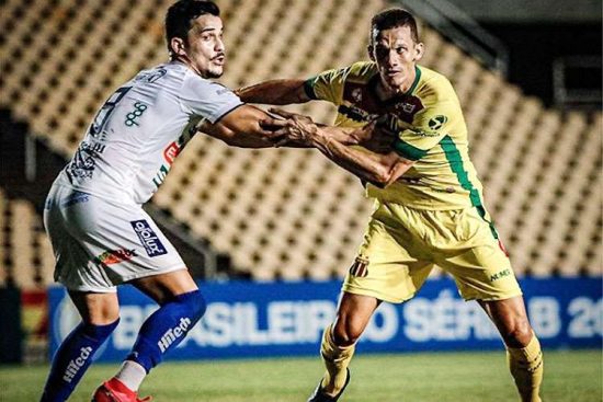 Confian&ccedil;a vence Sampaio Corr&ecirc;a e sobe na classifica&ccedil;&atilde;o da S&eacute;rie B