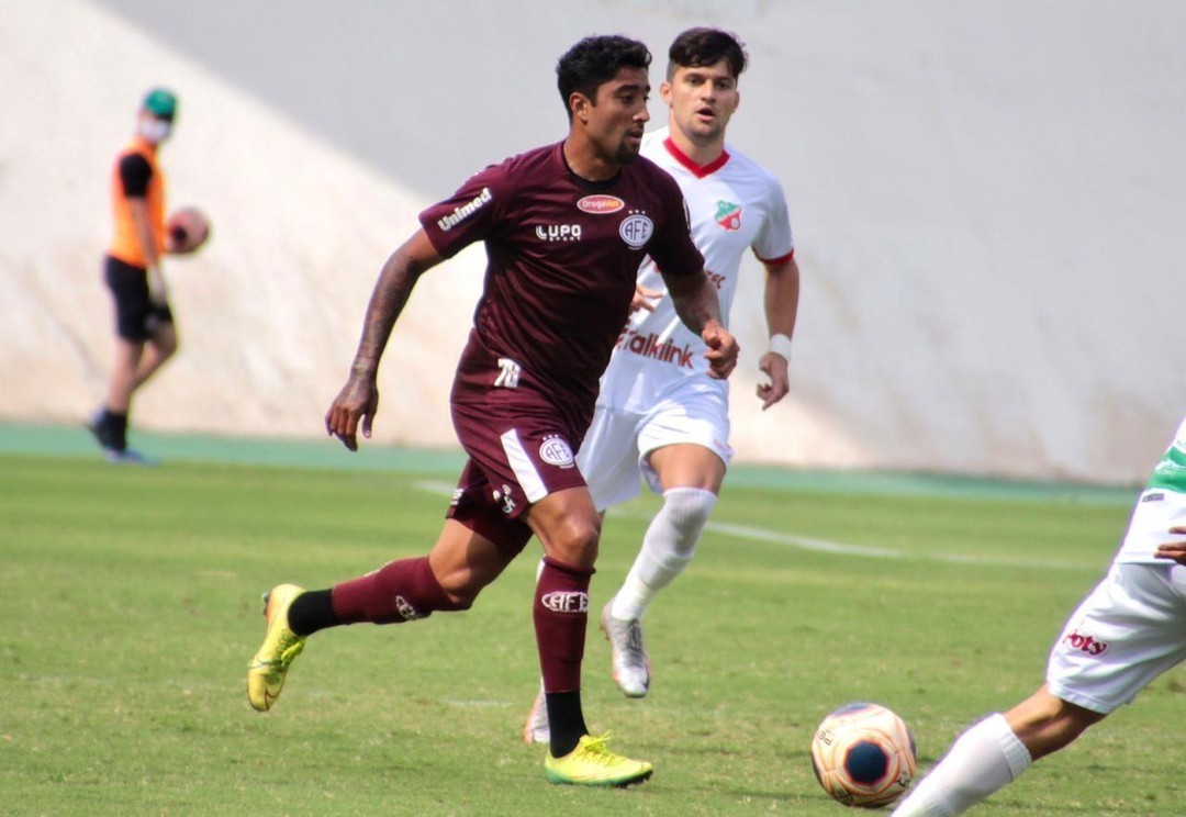 Ferrovi&aacute;ria e Velo Clube ficam s&oacute; no empate