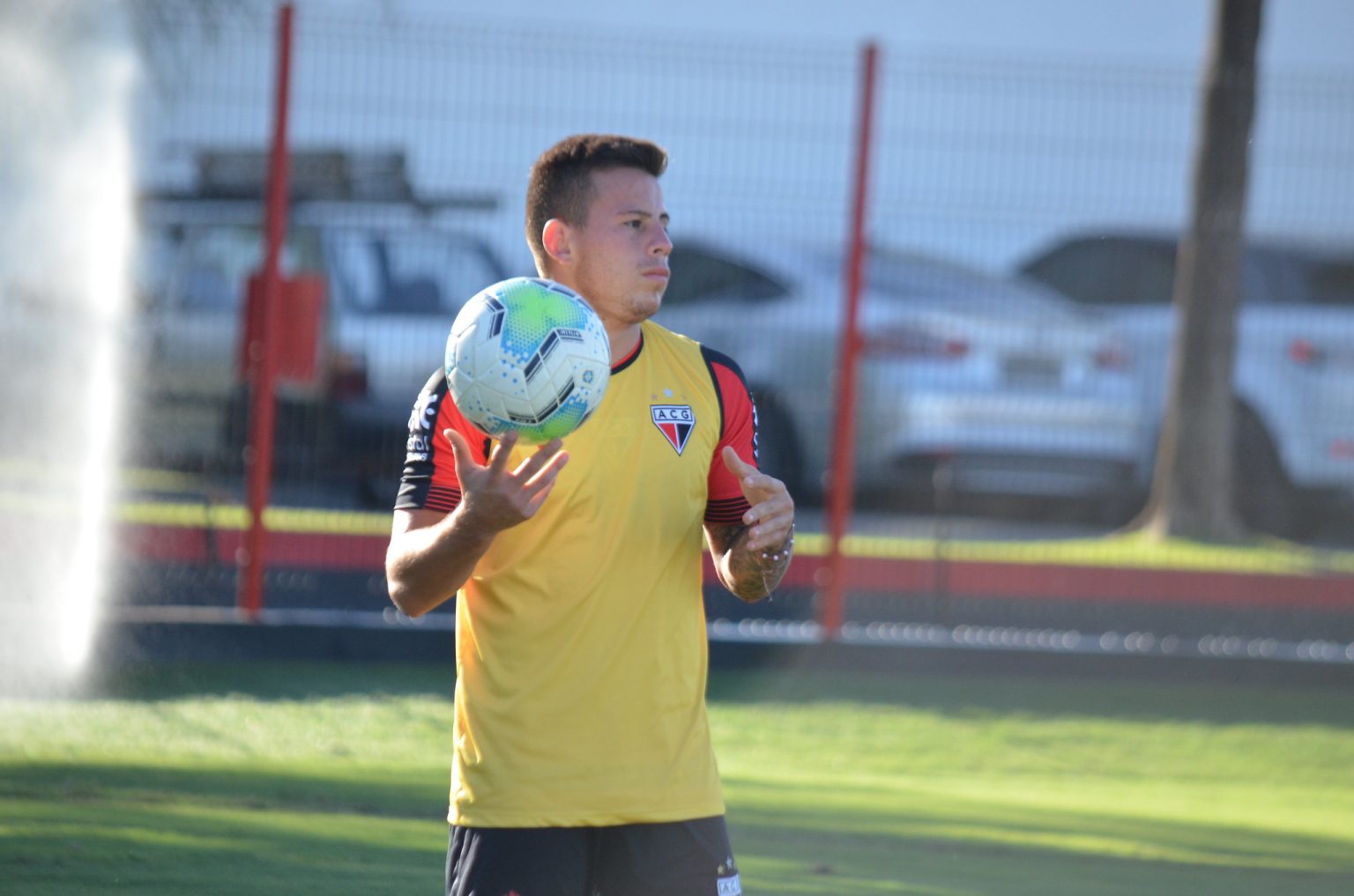 Depois de declara&ccedil;&atilde;o pol&ecirc;mica do presidente, Atl&eacute;tico-GO rescinde com Henry Vaca