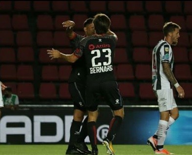 Col&oacute;n vence Central C&oacute;rdoba e assume lideran&ccedil;a do Grupo B do Argentino