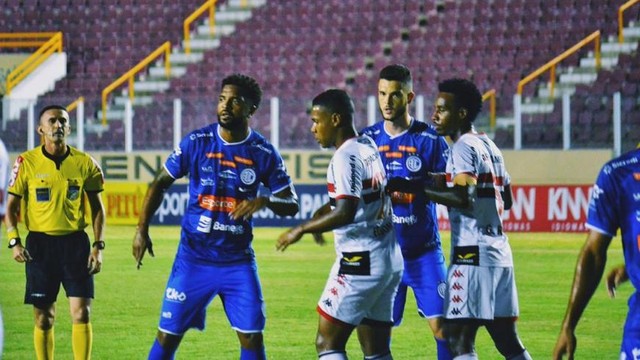 Confiança vence Botafogo-SP e sobe na tabela