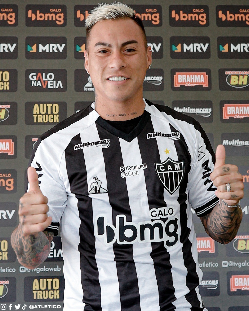 Eduardo Vargas é apresentado na Cidade do Galo