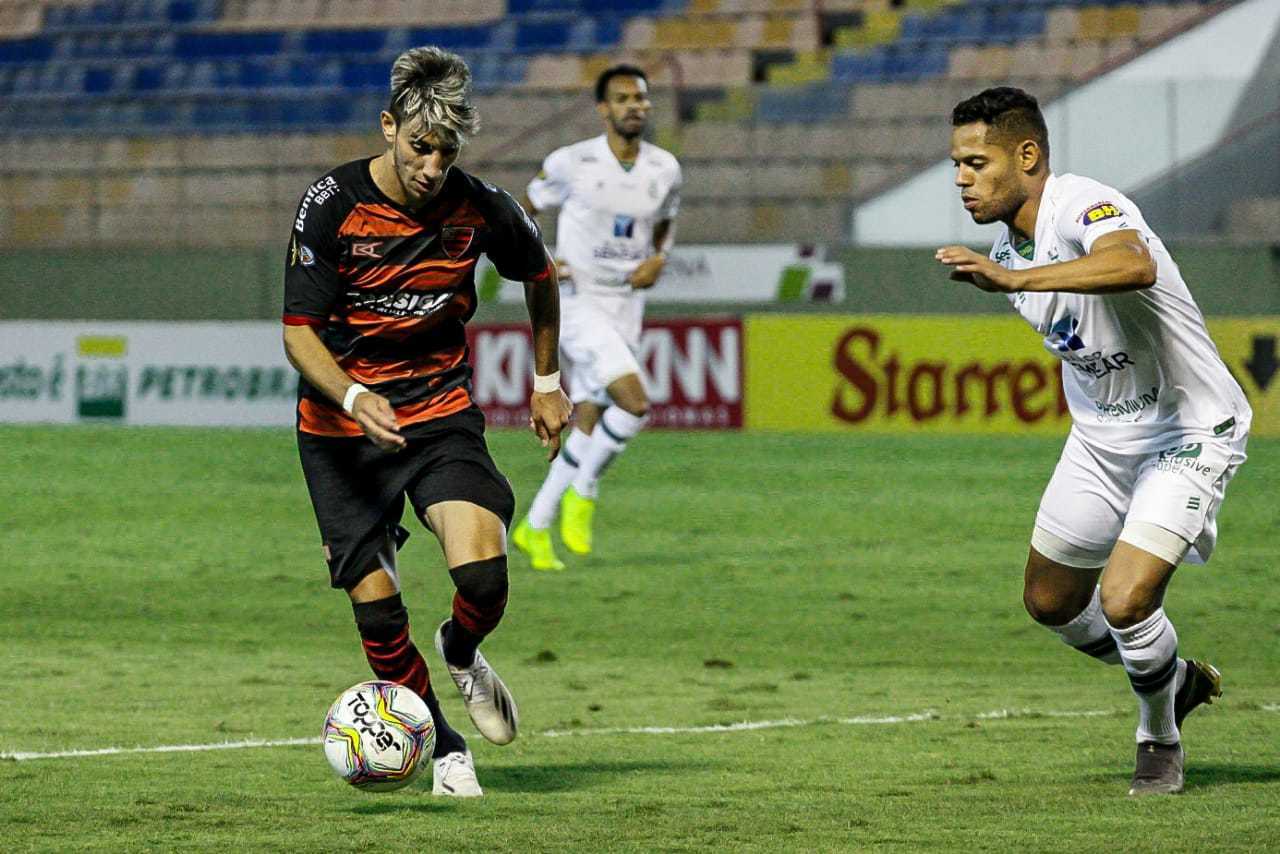 América-MG tropeça fora de casa em empate contra o Oeste