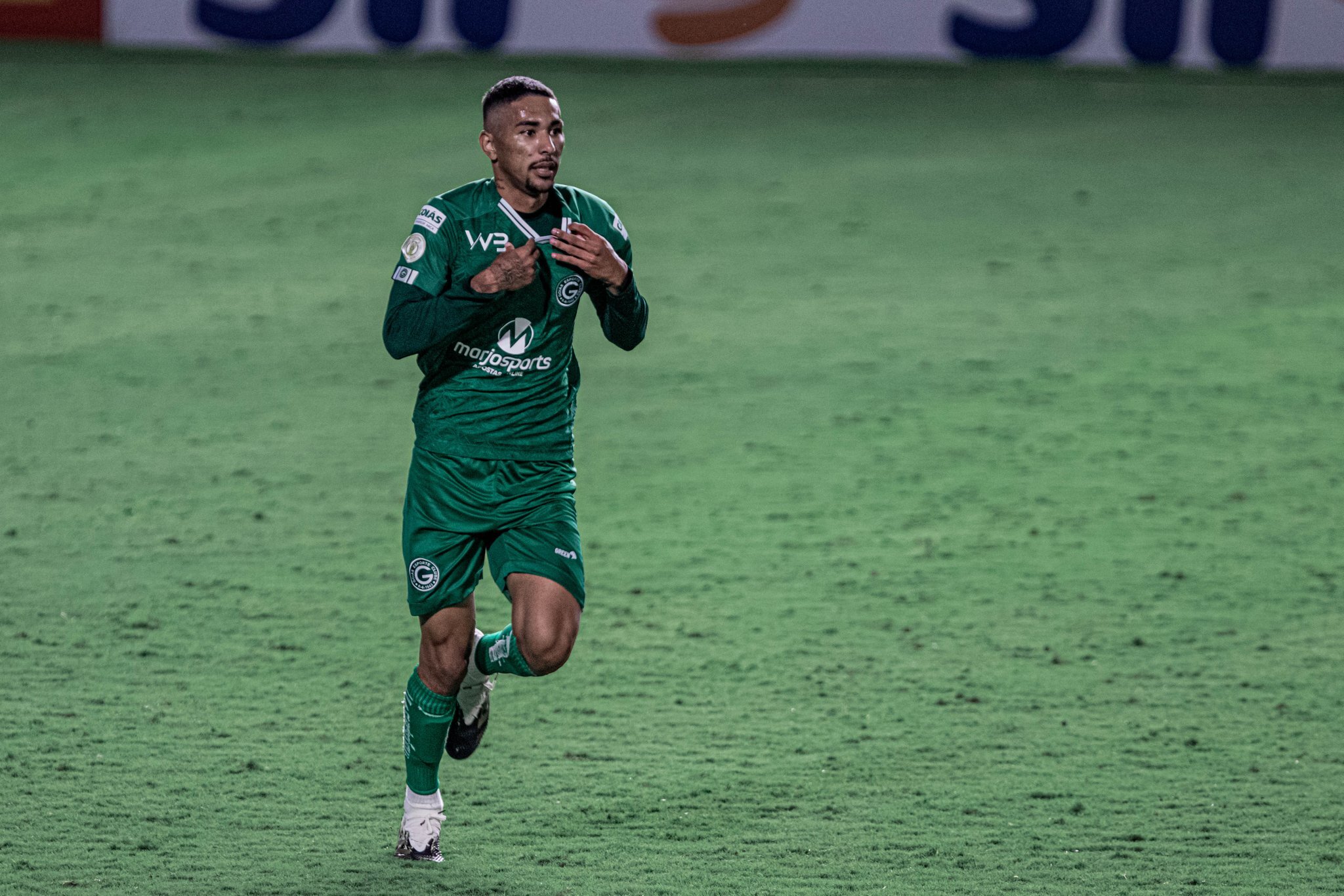No fechar da cortina, Goiás vence o Palmeiras pelo Brasileirão