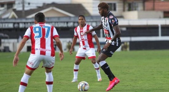 Em plena sexta-feira 13, Fantasma aterroriza e vence Náutico pela Série B