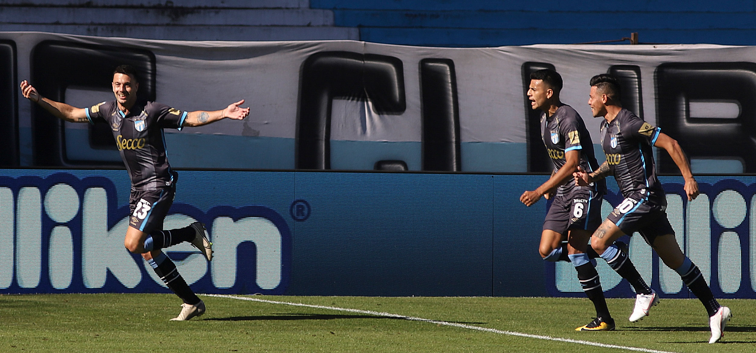 Racing &eacute; goleado pelo Atl&eacute;tico Tucum&aacute;n
