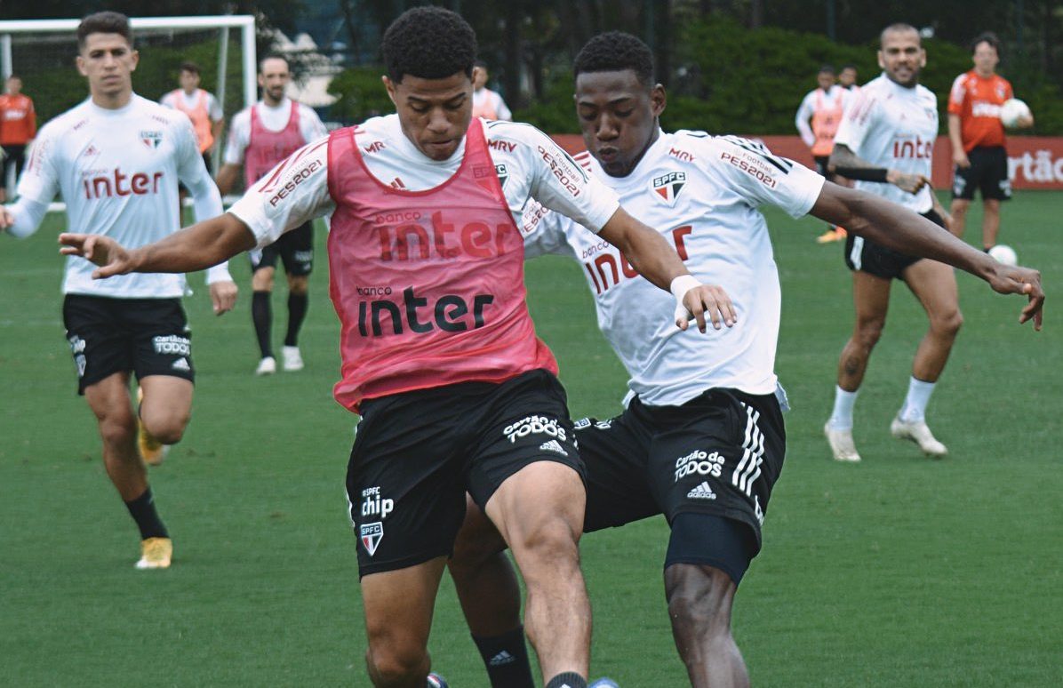 São Paulo com novidades? Fernando Diniz esboça time para enfrentar o Vasco; veja provável escalação