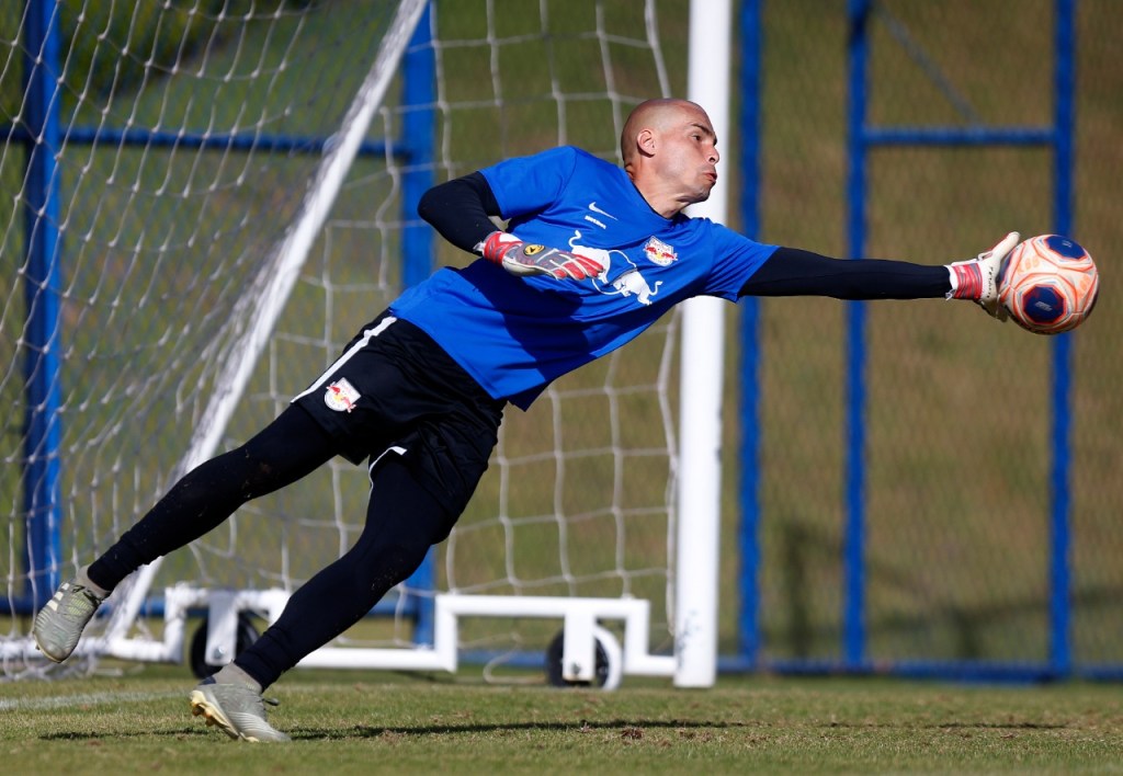 Recuperado da Covid-19, Júlio César volta aos treinos no Bragantino