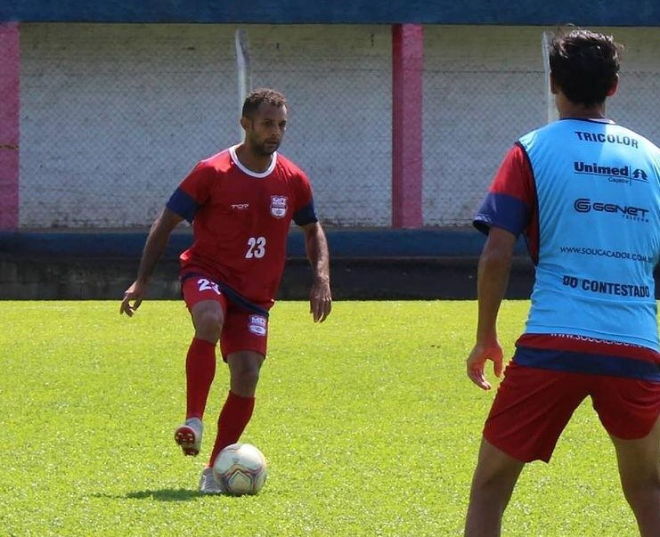 Macena est&aacute; pronto para estrear e ajudar o CA Ca&ccedil;adorense