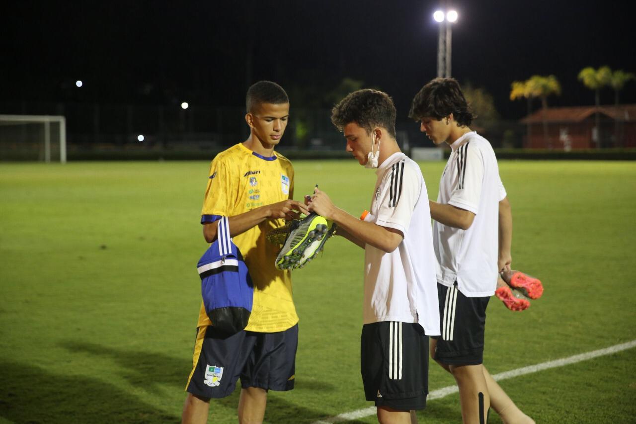 S&atilde;o Paulo: conhe&ccedil;a Brian Carvalho, jogador vers&aacute;til e de grande cora&ccedil;&atilde;o