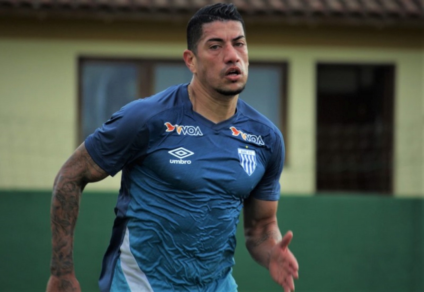 Flagrado em bar, Ralf, ex-Corinthians, é cobrado pela torcida do Avaí