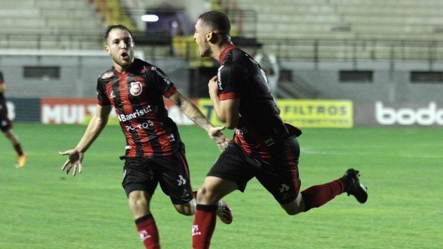 Brasil vence em casa e deixa sonho do Guarani mais difícil na Série B