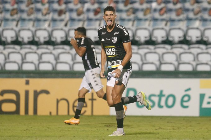 Fora de casa, Botafogo vence o Coritiba de virada com gols de Pedro Raul