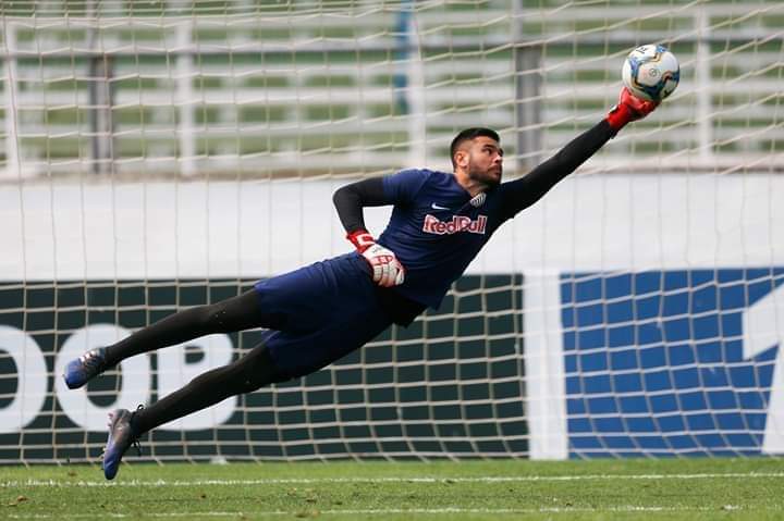 Alex Alves é diagnosticado com Covid-19 e está fora do duelo contra Fortaleza