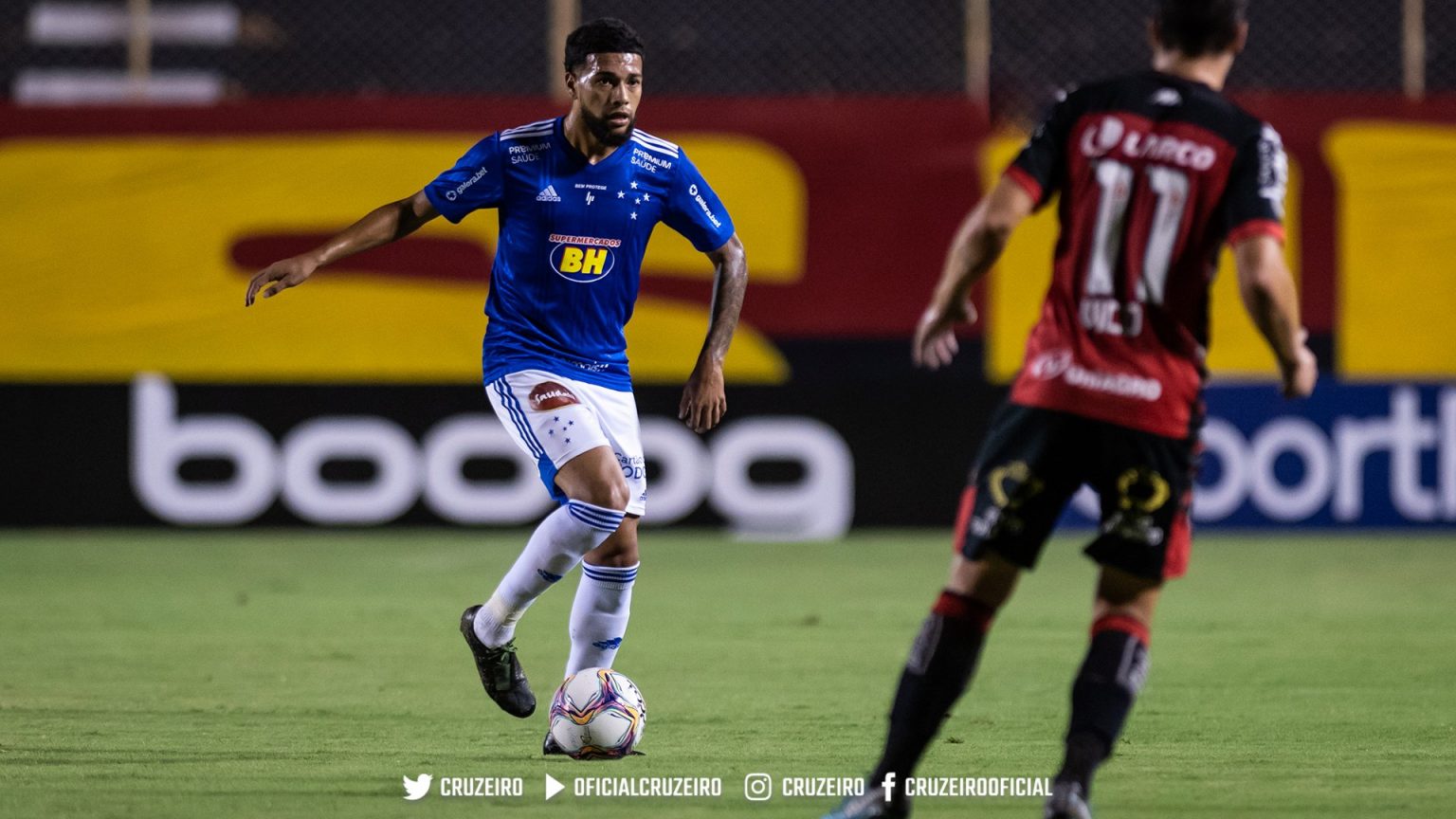 Cruzeiro vence o Vit&oacute;ria no Barrad&atilde;o com direito a lei do ex