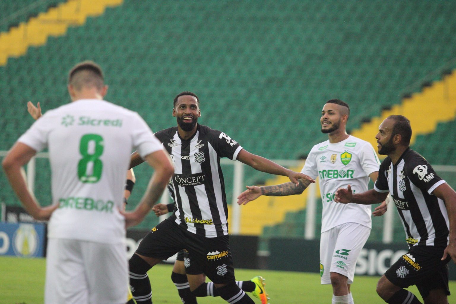 Figueirense vence 3&ordf; seguida e escapa da zona de rebaixamento da S&eacute;rie B 2020