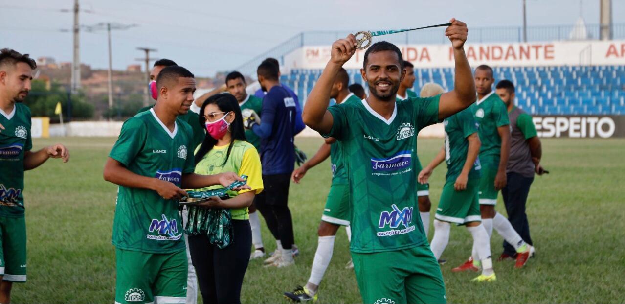 Campeão pelo Icasa, Leylon renova o contrato