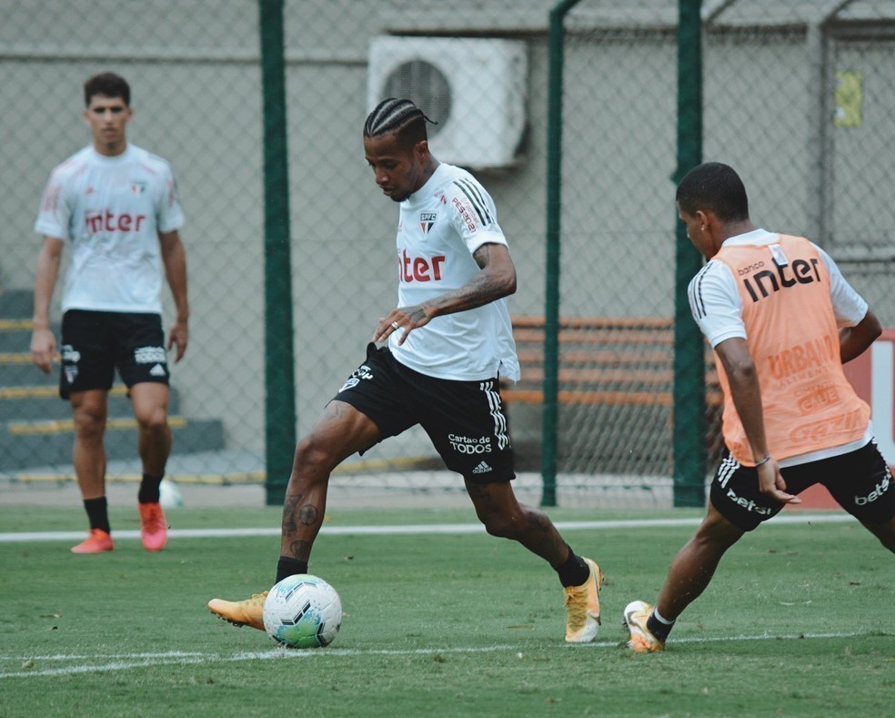 MUDOU! Fernando Diniz deve deixar Pablo no banco e escalar Tchê Tchê na vaga de Luciano