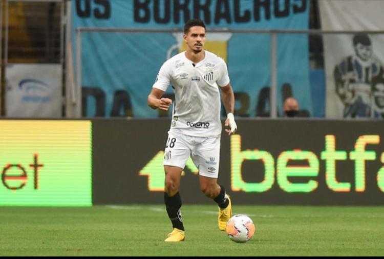 Ver&iacute;ssimo est&aacute; confuso sobre sua ida ao Benfica, diz Cuca