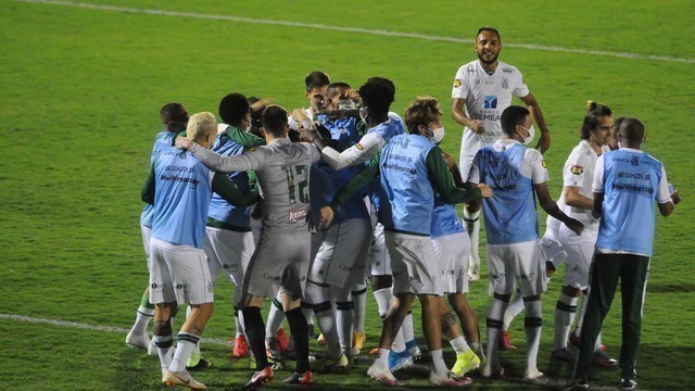 América-MG bate Guarani e dorme na liderança