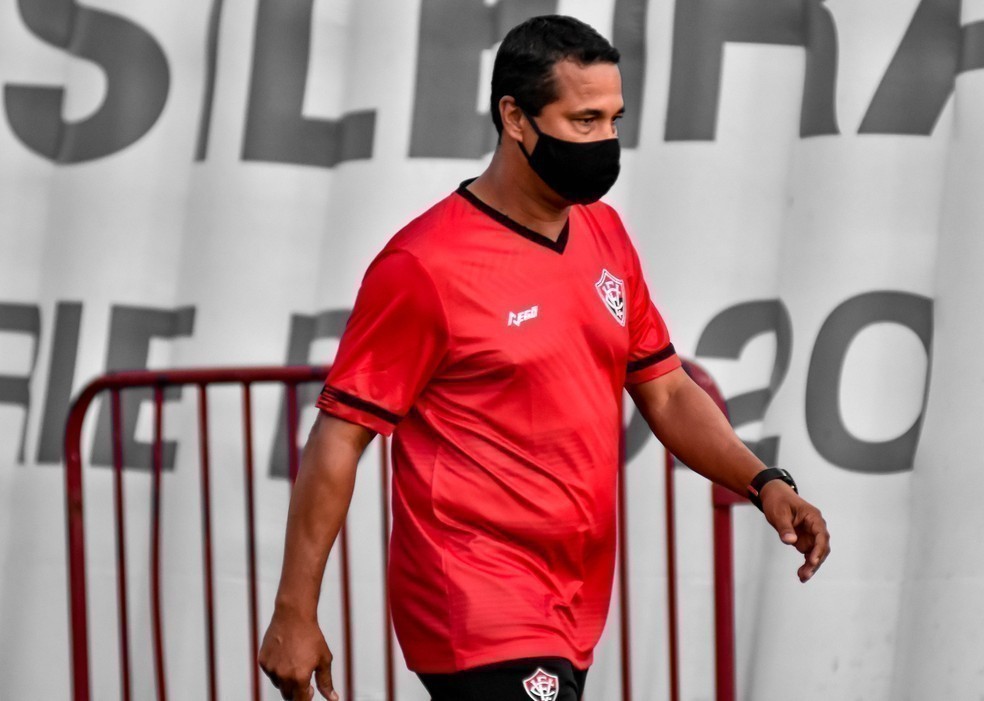 Rodrigo Chagas pontua falhas do Vitória taticamente