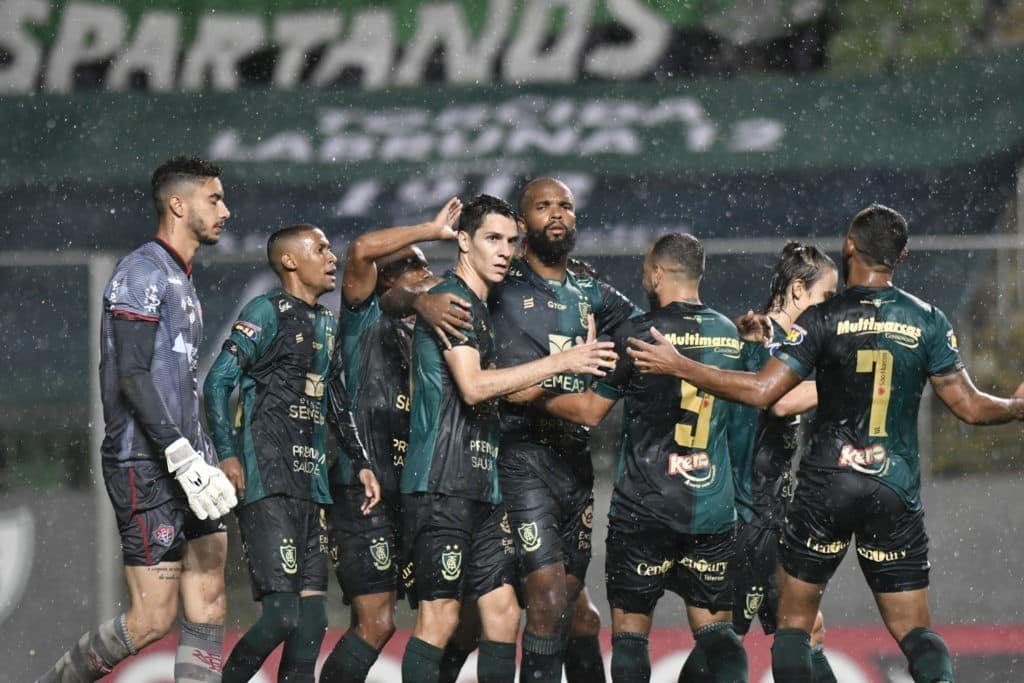 América-MG vence e se aproxima ainda mais da Série A