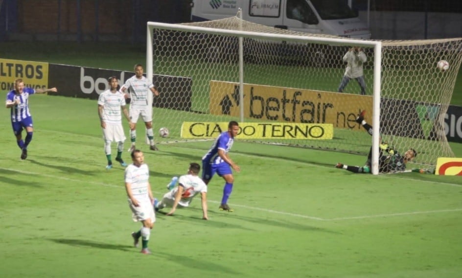 Avaí goleia o Juventude e segue na briga pelo acesso