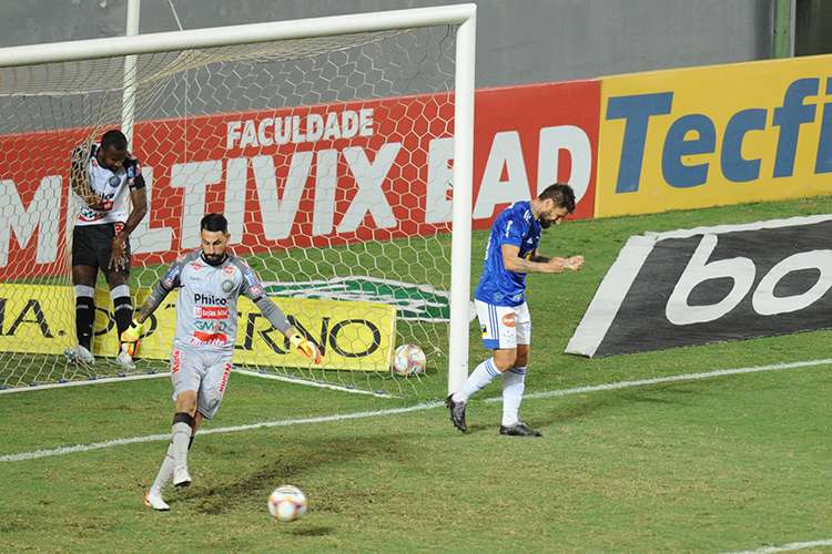Cruzeiro bate Operário no Independência e garante permanência na Série B