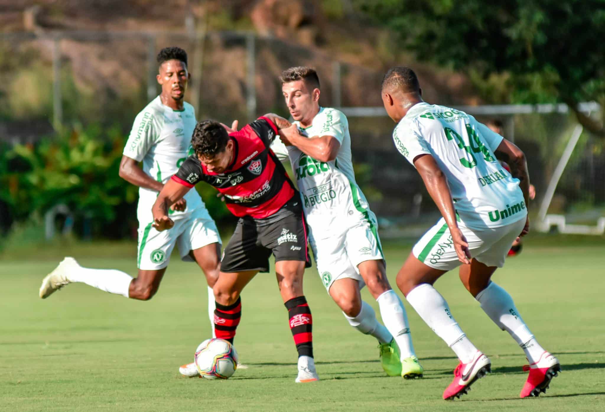 Vitória empata contra Chape e Rodrigo Chagas afirma que faltou sorte e competência