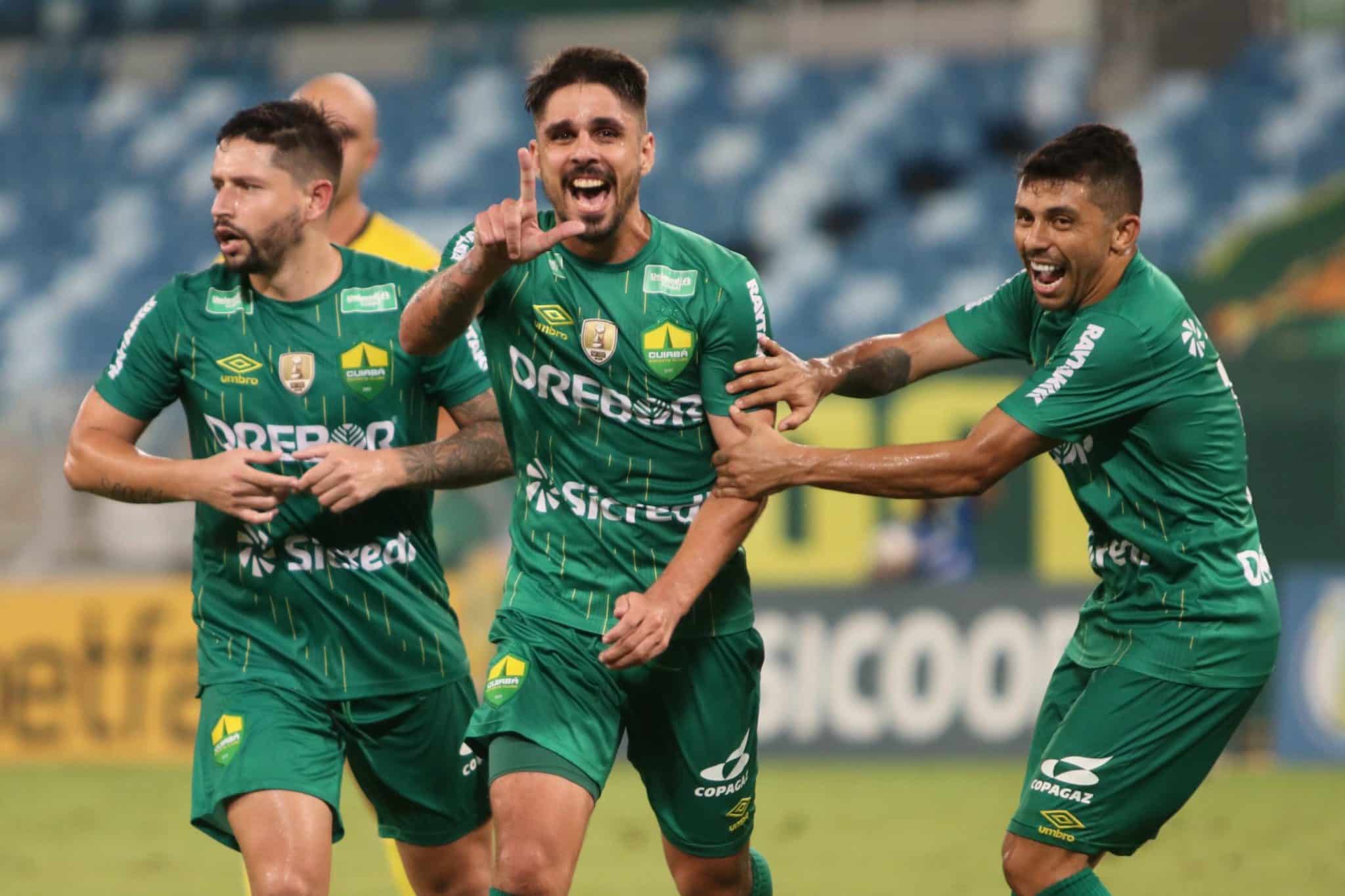 Cuiabá goleia o Guarani e se aproxima do acesso