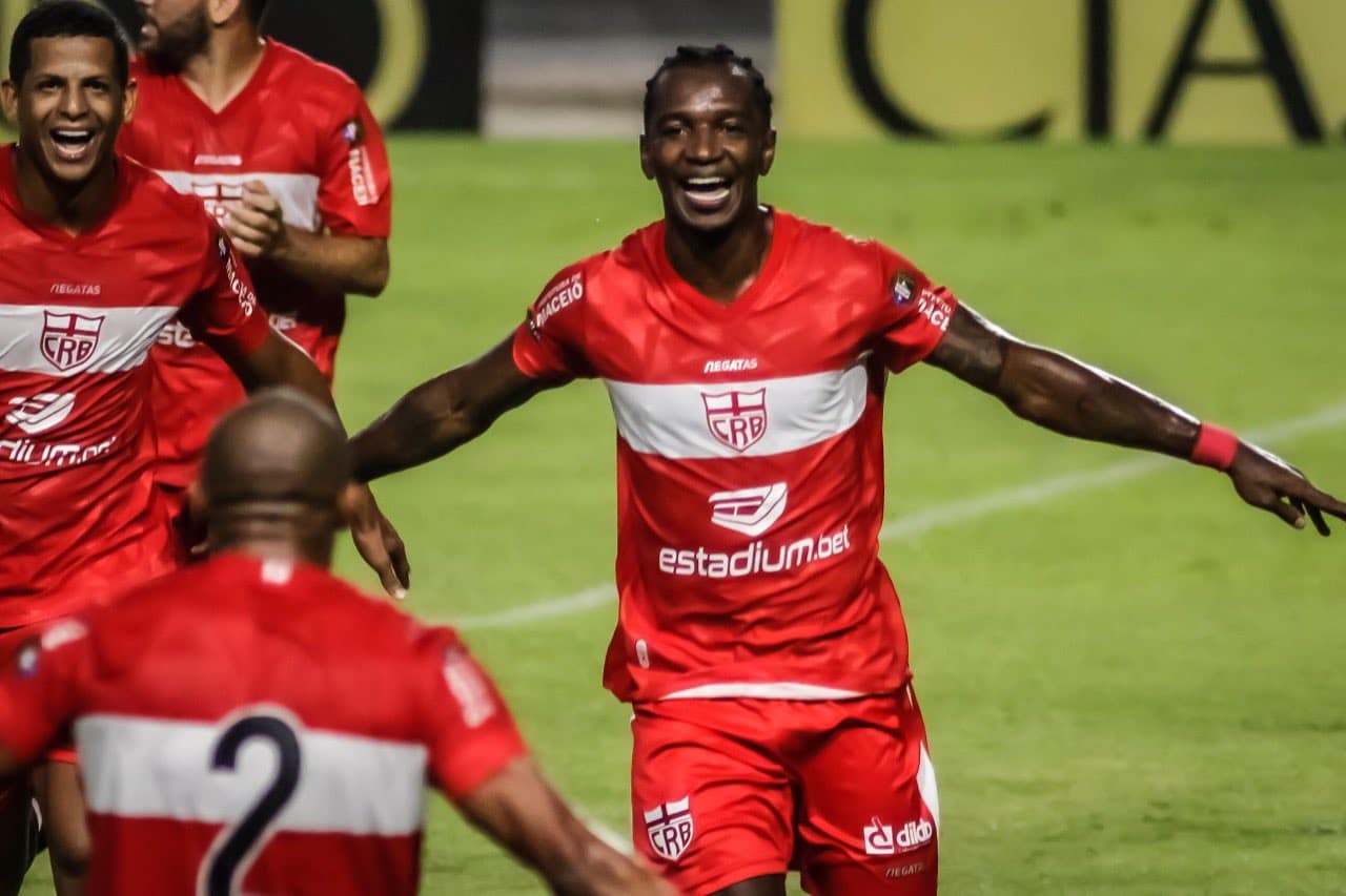 CRB massacra o Figueirense no Rei Pelé