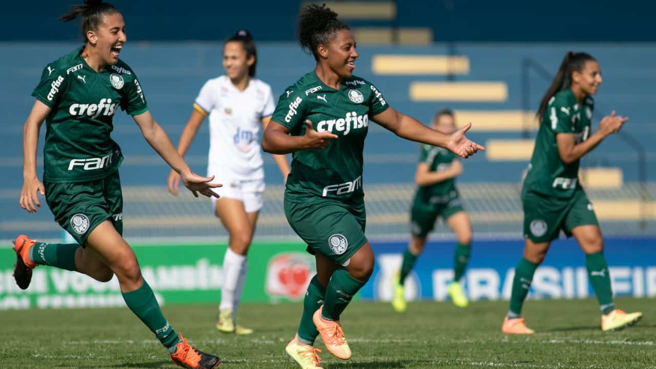 Carla Nunes anuncia sua sa&iacute;da do Verd&atilde;o