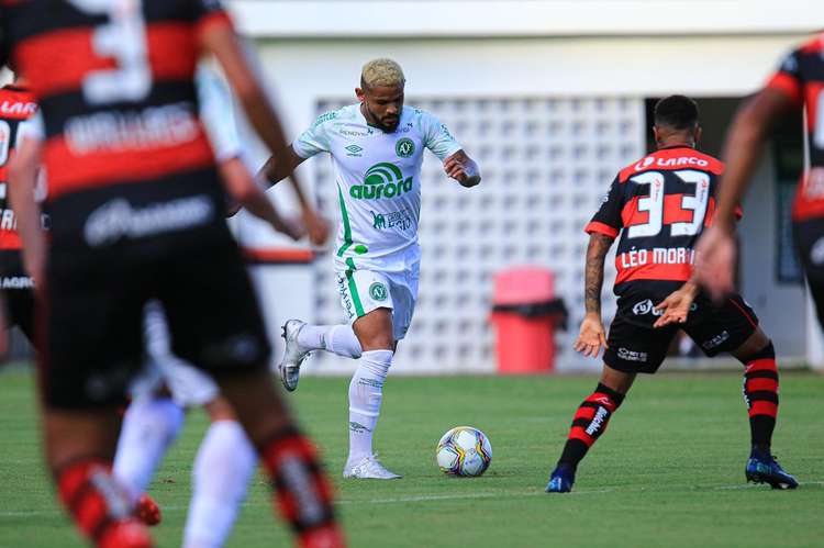 Vitória e Chapecoense ficam no empate pelo Brasileirão Série B