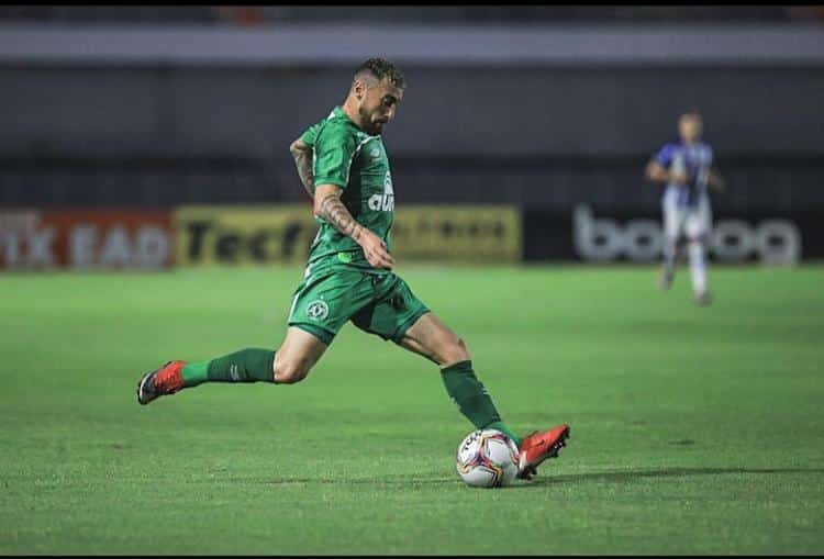 Chapecoense afasta Paulinho Moccelin