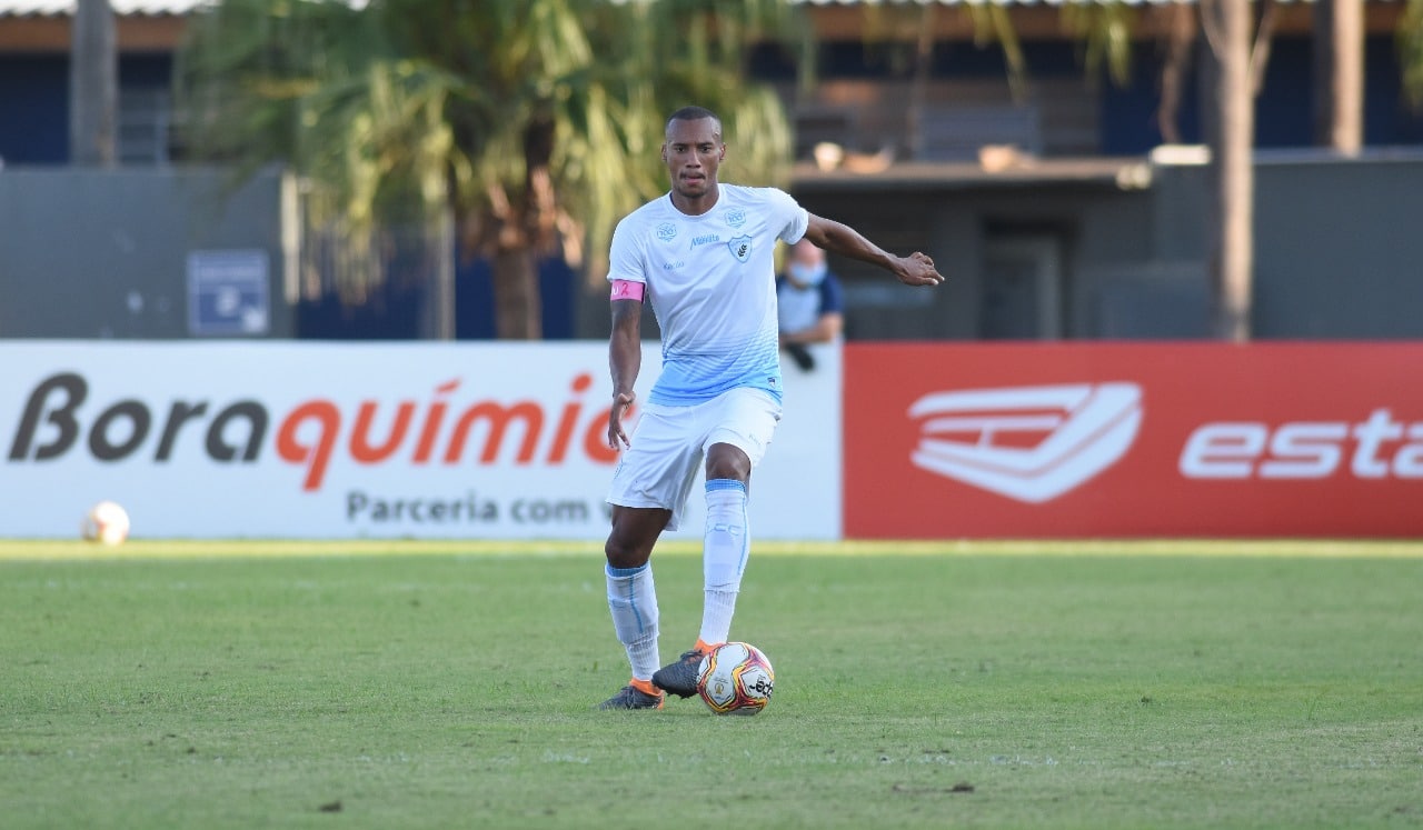 Jeferson Acredita No Acesso Do Londrina À Série B O jogador sabe da dificuldade da partida e vê o Londrina capaz de conseguir o acesso. Foto destaque: Divulgação/ Gustavo Oliveira/LEC