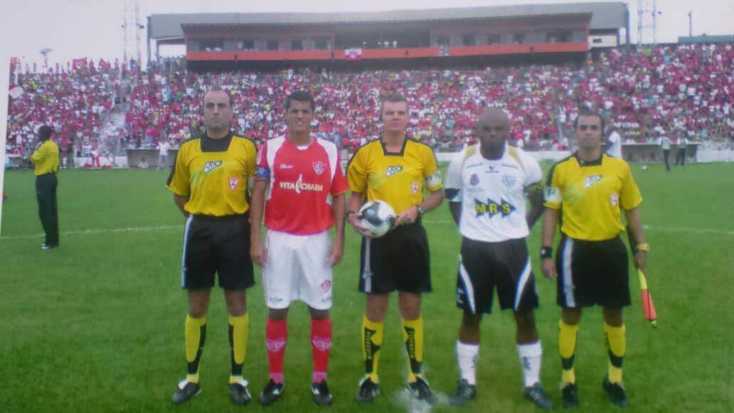 Juliano Lopes em campo jogo pela FMF