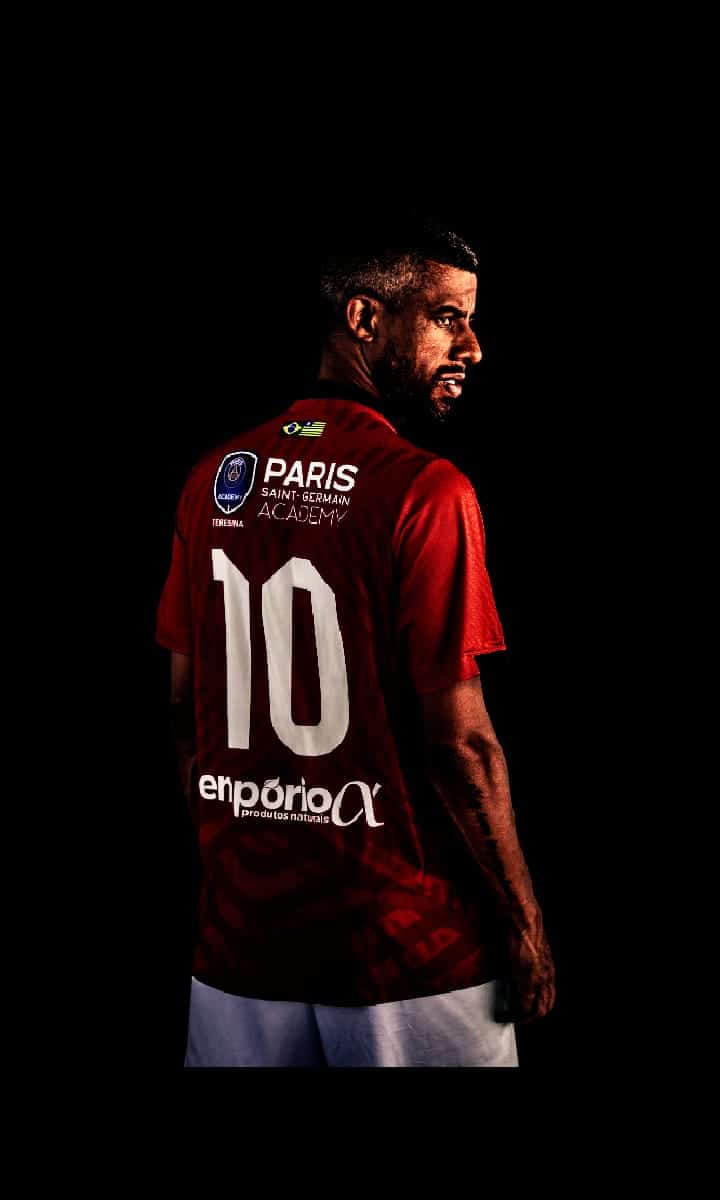 Resenha FC contrata L&eacute;o Moura para Libertadores