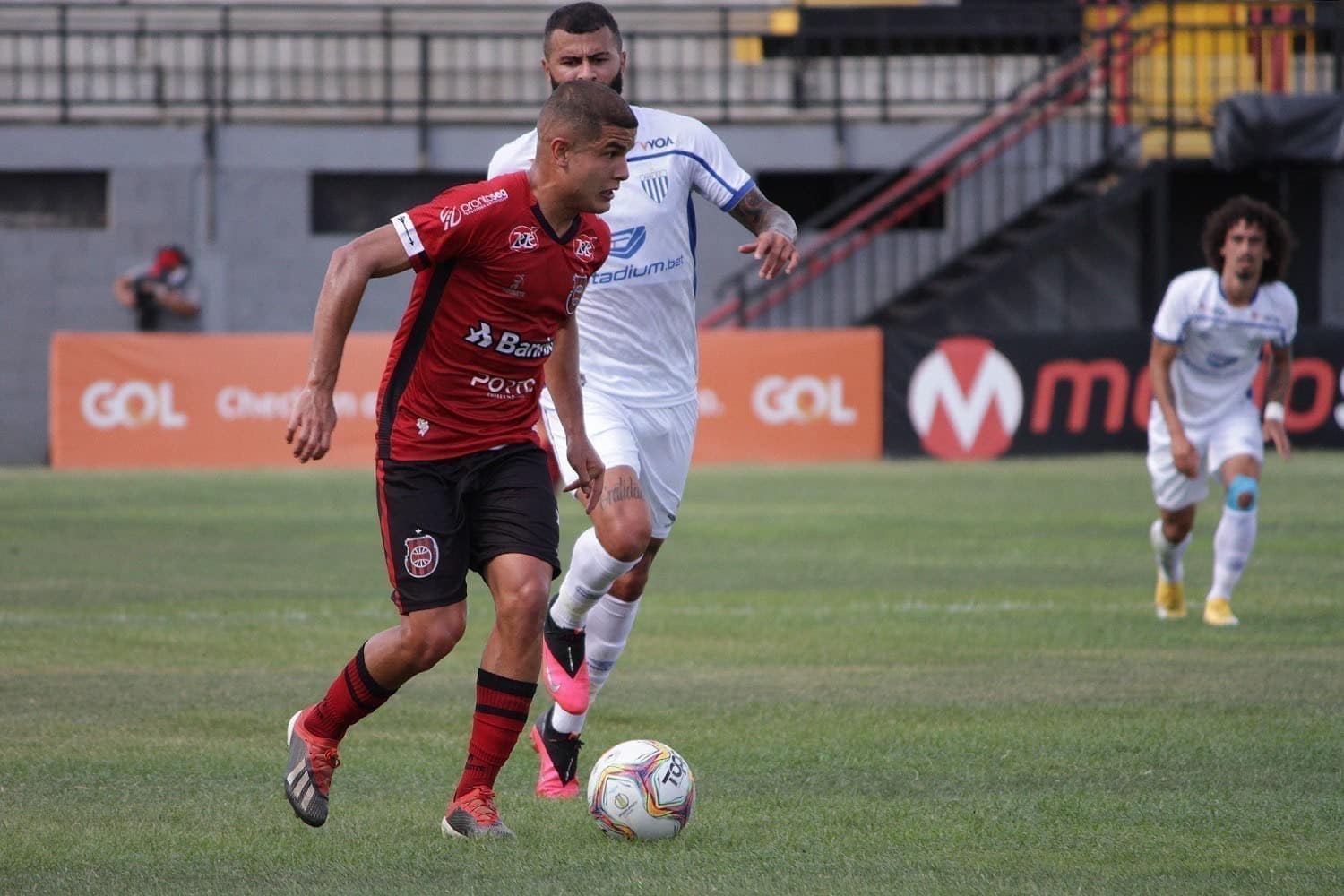 Avaí bate Brasil de Pelotas fora de casa e se mantém vivo na briga pelo acesso