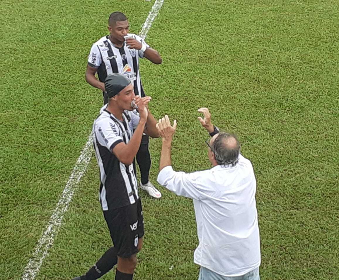 Americano vence Friburguense e segue vivo na briga pela classificação no Carioca