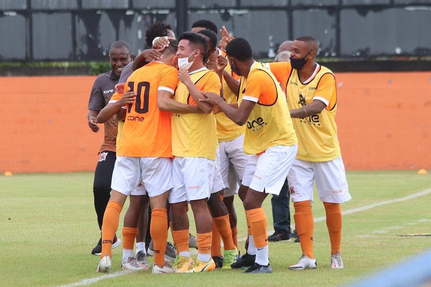 Nova Iguaçu vence Sampaio Corrêa e se isola na liderança da seletiva do Carioca