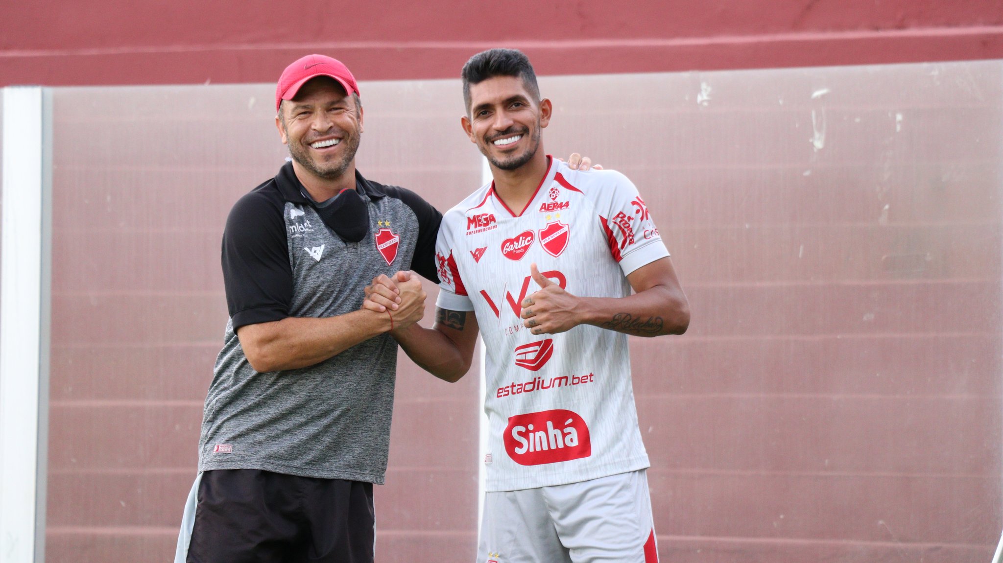 O bom filho a casa torna! De volta, Pedro Júnior treina no CT do Vila Nova
