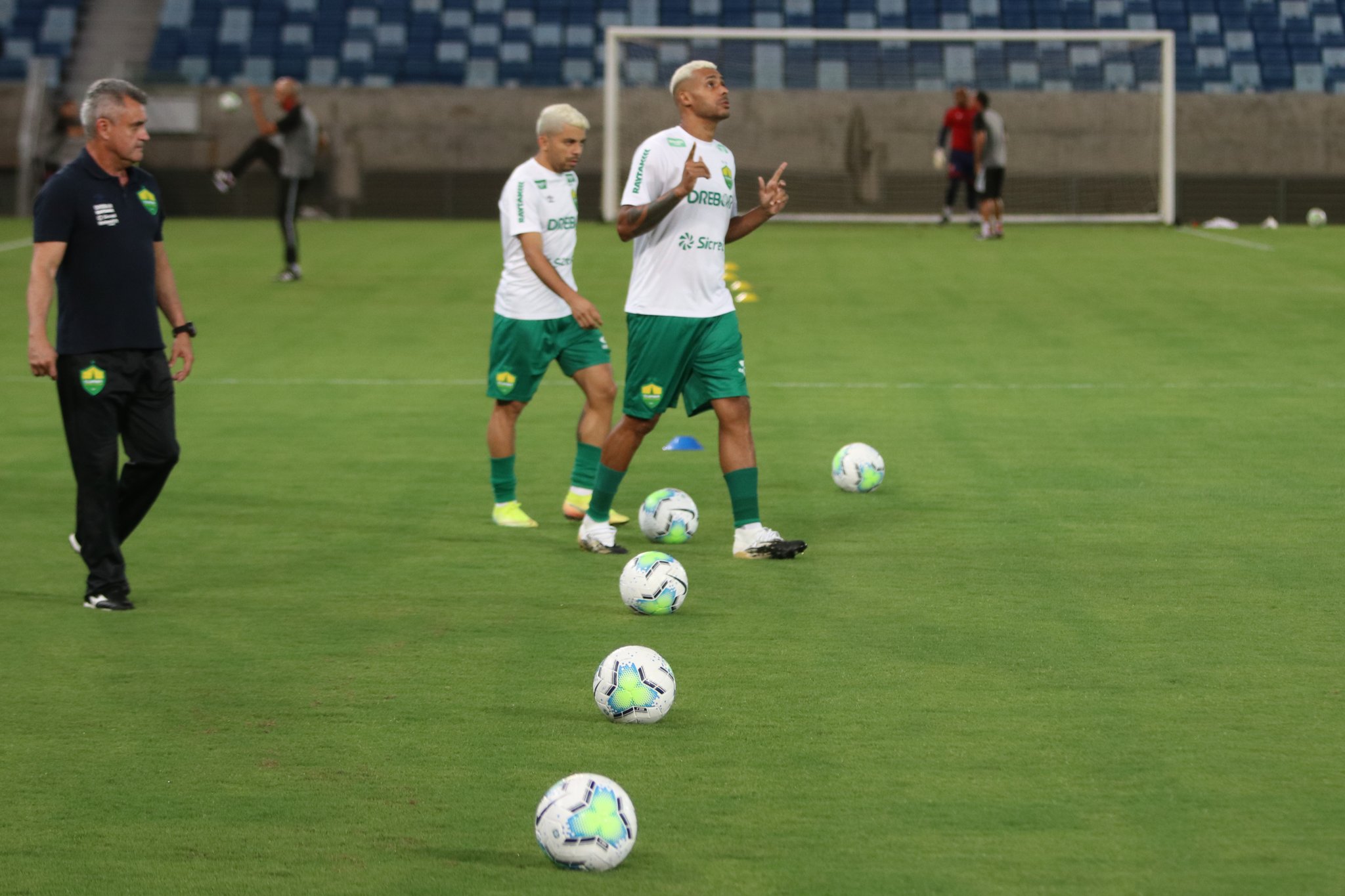 Cuiabá divulga escalação para o jogo de sexta-feira (5)
