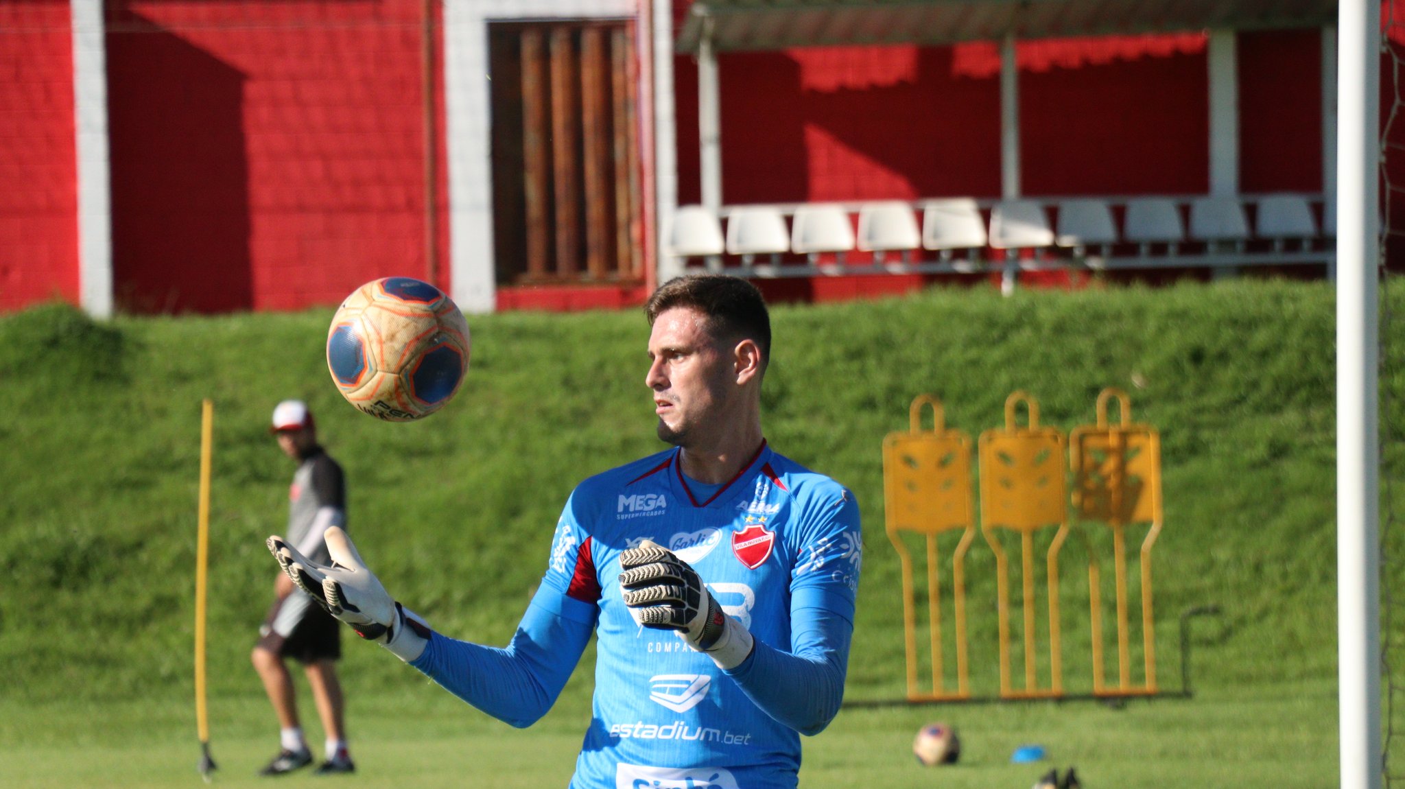 Georgemy &eacute; apresentado no Vila Nova e fala de experi&ecirc;ncia na Sele&ccedil;&atilde;o Brasileira