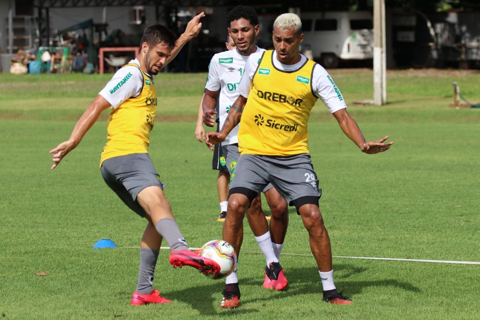 Cuiab&aacute; realiza treinamentos e emite nota oficial