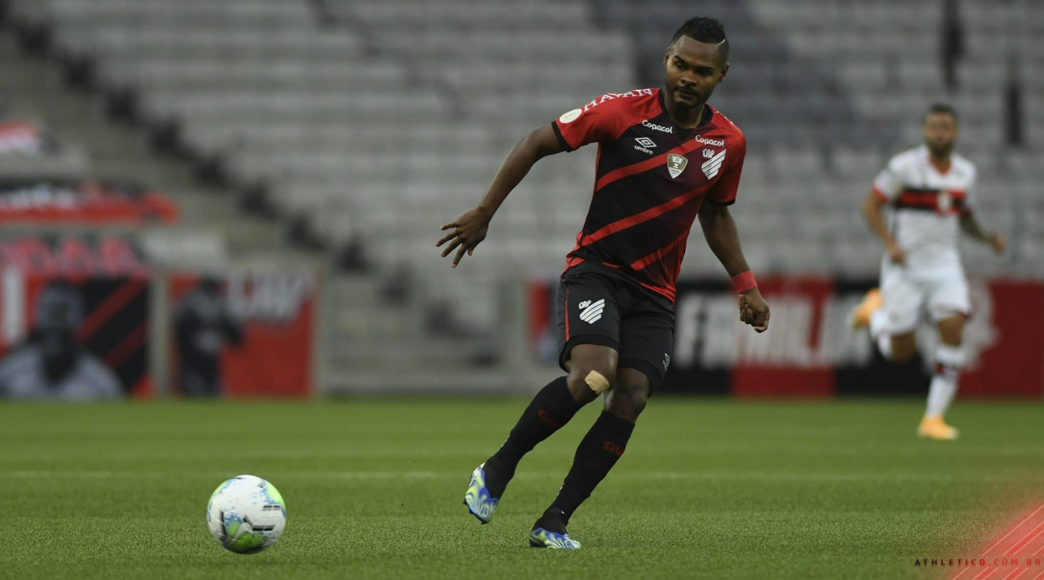 Athletico entra no G8 do Brasileir&atilde;o, ap&oacute;s vencer Atletico-GO