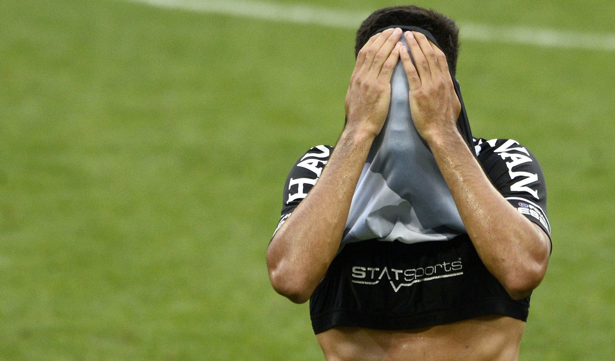 Apenas milagres fazem Corinthians e Vasco conseguirem seus objetivos