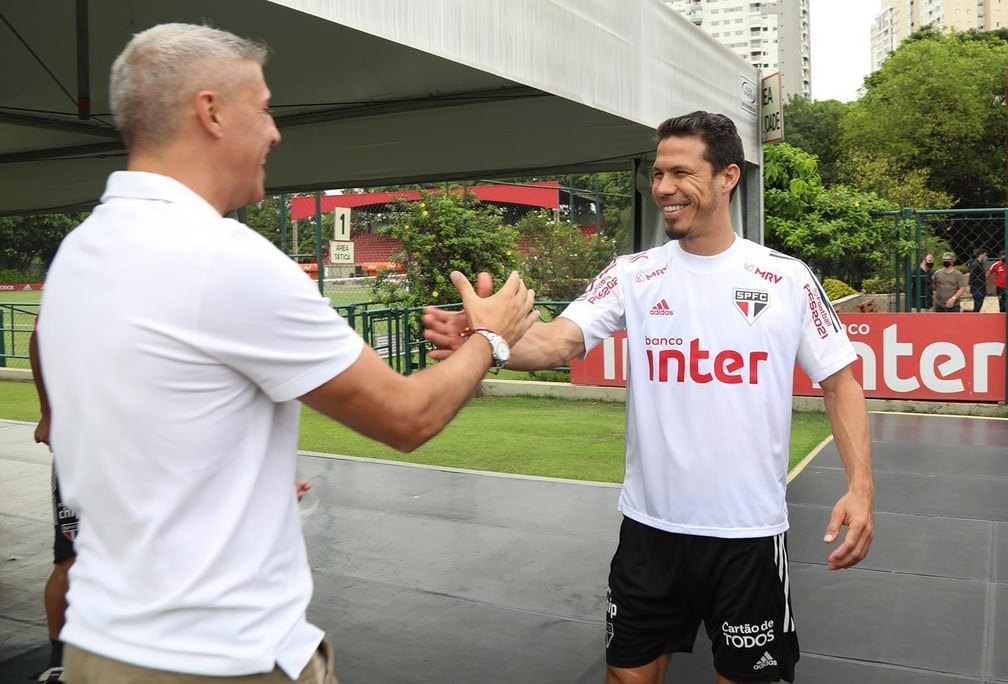 Hernanes se anima com Crespo e fica no S&atilde;o Paulo
