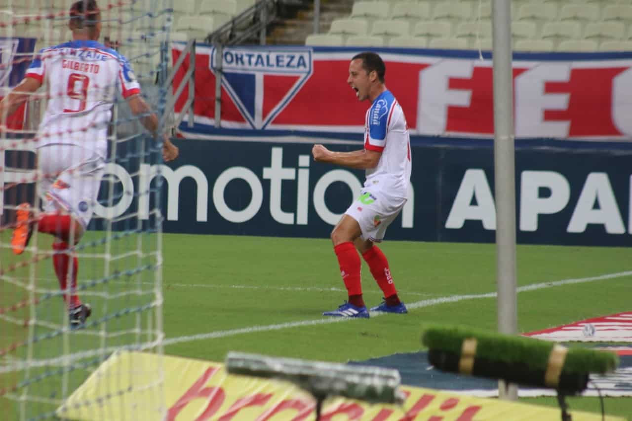 &lsquo;Reidriguinho&rsquo; faz tr&ecirc;s, e Bahia goleia Fortaleza pelo Brasileir&atilde;o