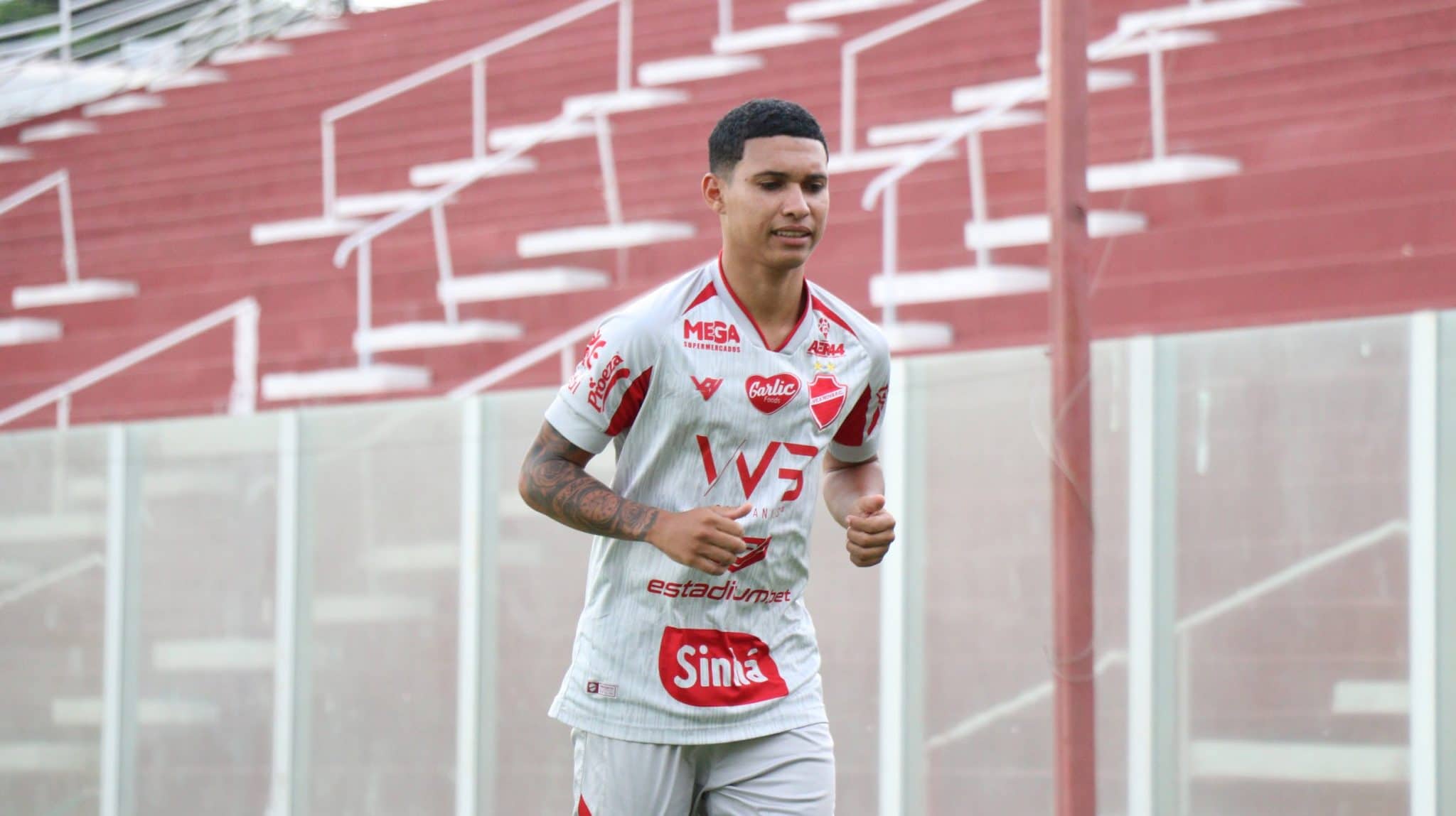 Vila Nova confirma chegada de Thiaguinho