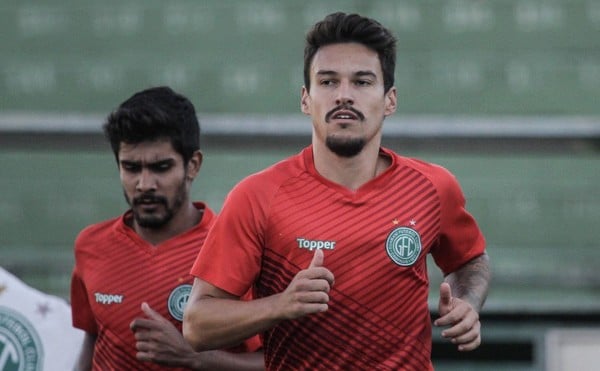 Vila Nova contrata meio-campista de 20 anos do São Caetano e negocia com Arthur Rezende, do Guarani